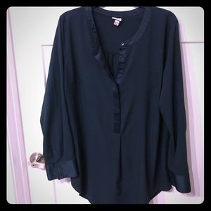 Deep green tunic style shirt with satin trimming